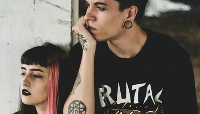 De essentiële gothic-accessoires om een ​​donkere look compleet te maken